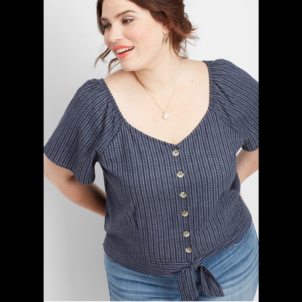 NWT Maurices Plus Size 2. Button Front Flutter Sleeve Top.